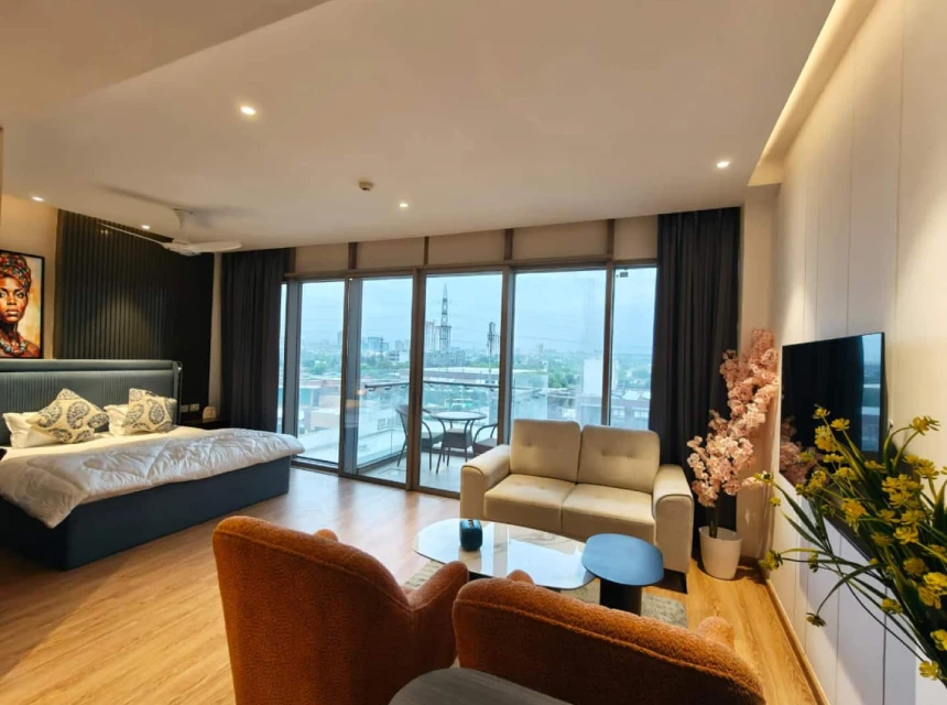 European Style Luxury Studio Infinity Pool Balcony