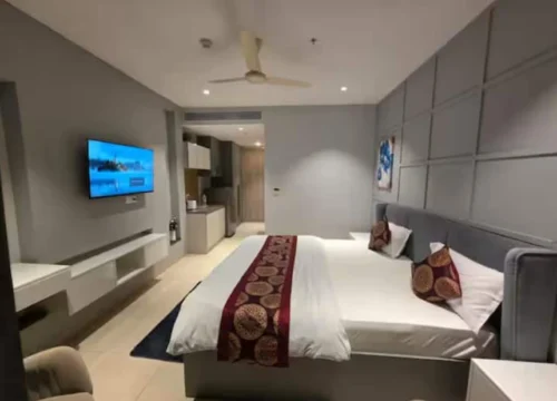 Sky Rise Studio with Balcony & Rooftop Pool & gym