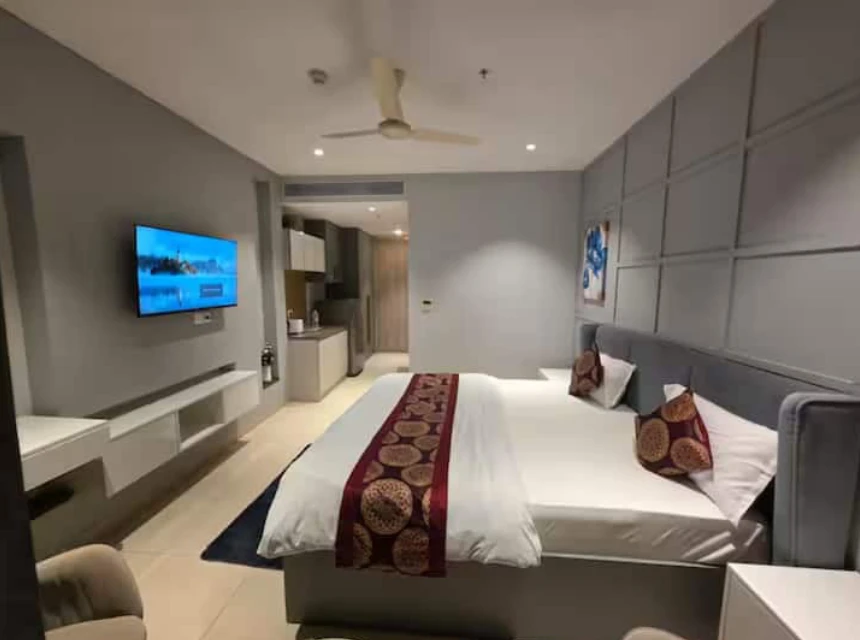 Sky Rise Studio with Balcony & Rooftop Pool & gym