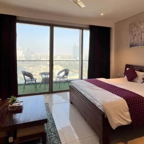 Studio with Rooftop pool & Balcony