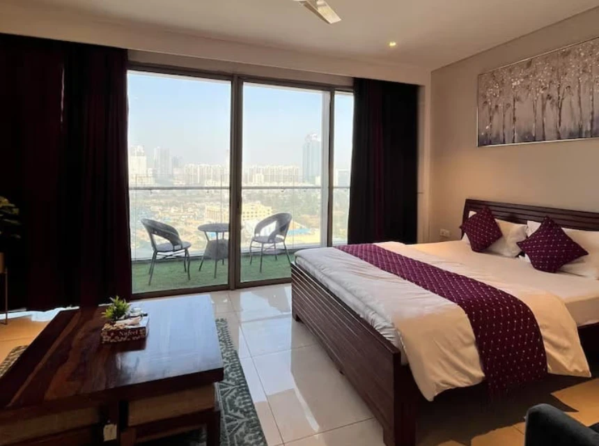 Studio with Rooftop pool & Balcony